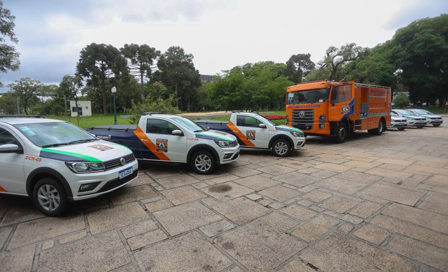 Governador entrega R$ 52 milhões em veículos e equipamentos à Defesa Civil