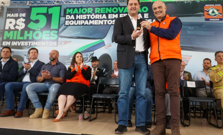 Governador entrega R$ 52 milhões em veículos e equipamentos à Defesa Civil