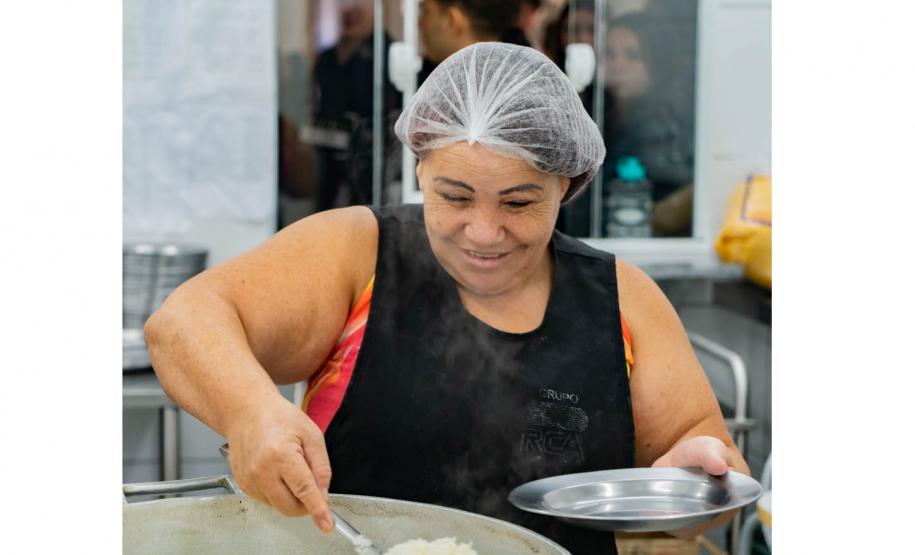 Merenda escolar: rede estadual serve três refeições por dia e produtos da agricultura familiar