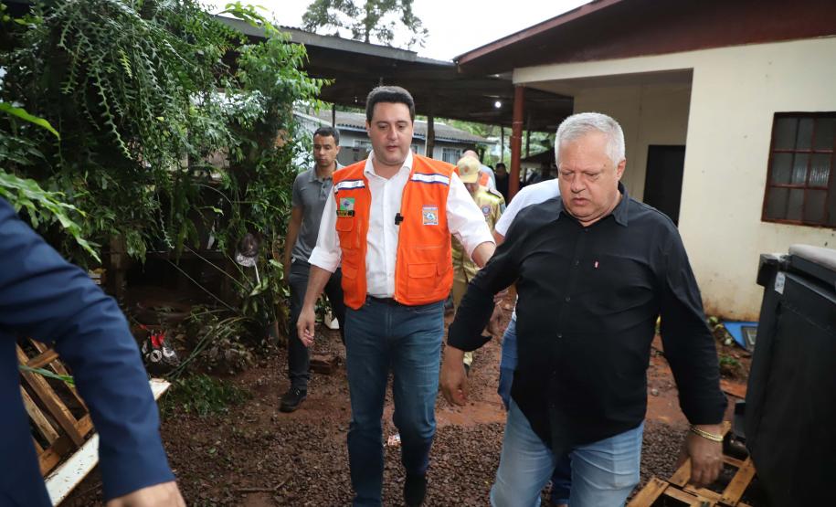 Governador acompanha atendimento à população de Dois Vizinhos e reforça apoio a municípios