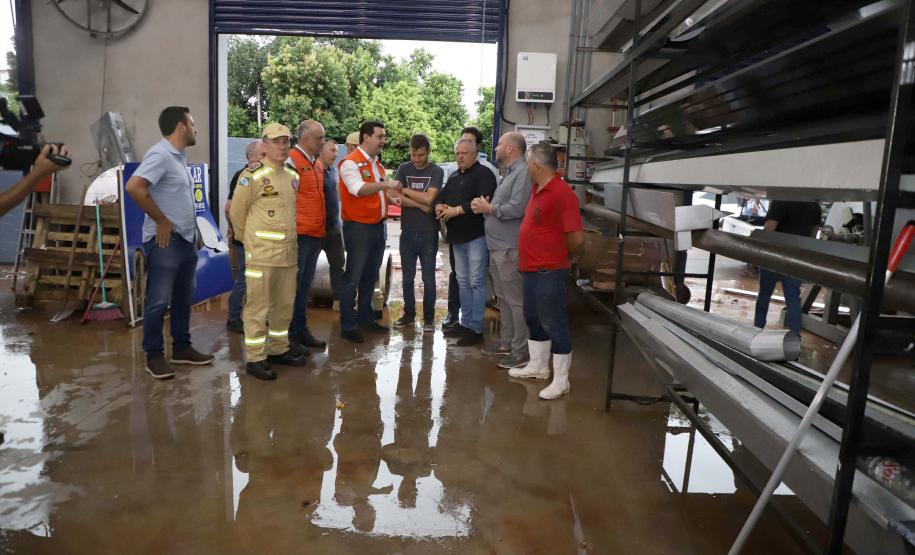 Governador acompanha atendimento à população de Dois Vizinhos e reforça apoio a municípios