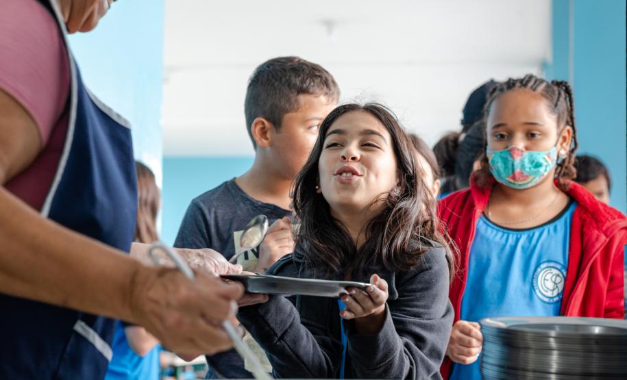 Merenda escolar: rede estadual serve três refeições por dia e produtos da agricultura familiar