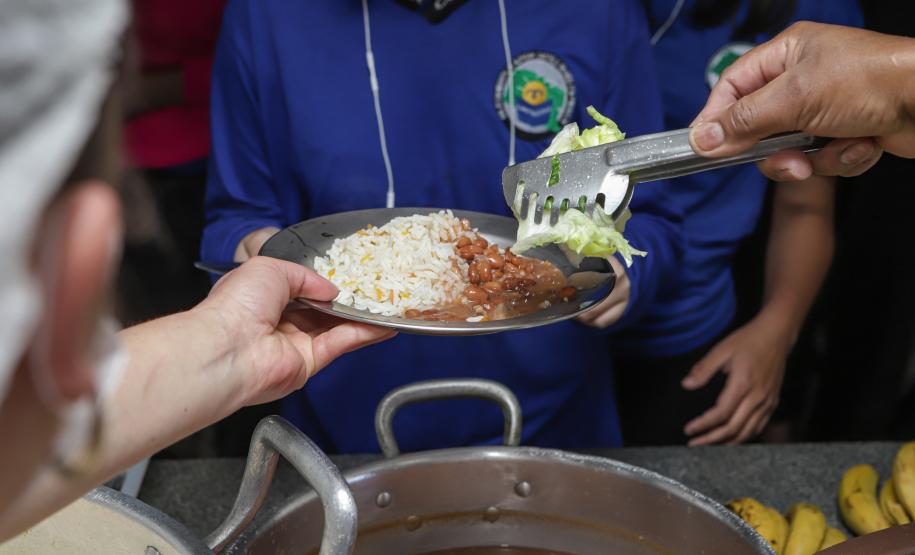 Merenda escolar: rede estadual serve três refeições por dia e produtos da agricultura familiar