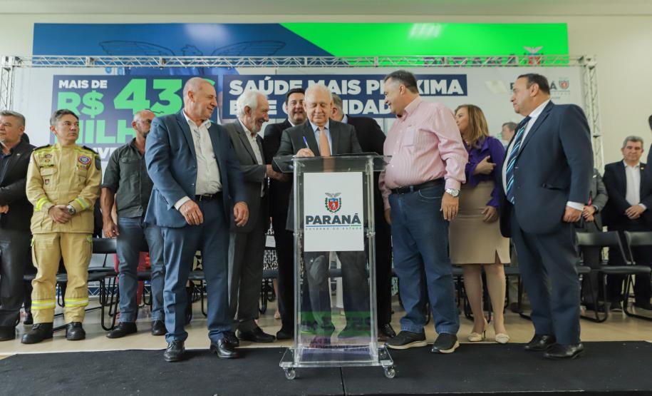 Governador libera mais R$ 403 milhões para a saúde e entrega novos carros e ambulâncias