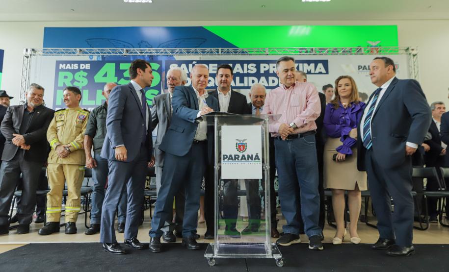 Governador libera mais R$ 403 milhões para a saúde e entrega novos carros e ambulâncias