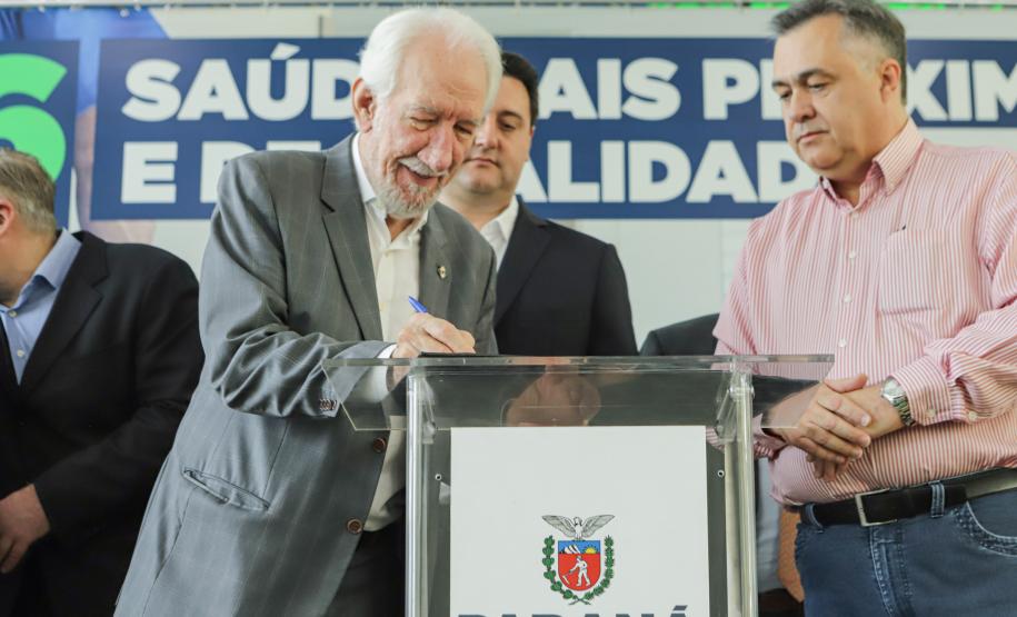 Governador libera mais R$ 403 milhões para a saúde e entrega novos carros e ambulâncias