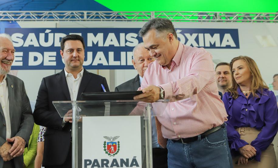 Governador libera mais R$ 403 milhões para a saúde e entrega novos carros e ambulâncias