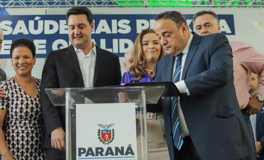 Governador libera mais R$ 403 milhões para a saúde e entrega novos carros e ambulâncias