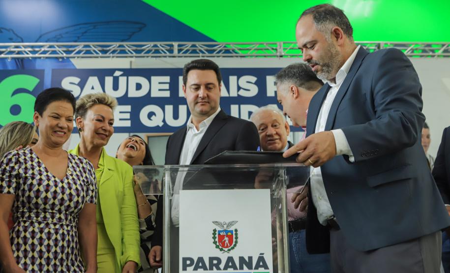 Governador libera mais R$ 403 milhões para a saúde e entrega novos carros e ambulâncias