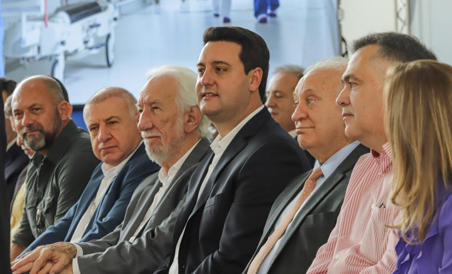 Governador libera mais R$ 403 milhões para a saúde e entrega novos carros e ambulâncias