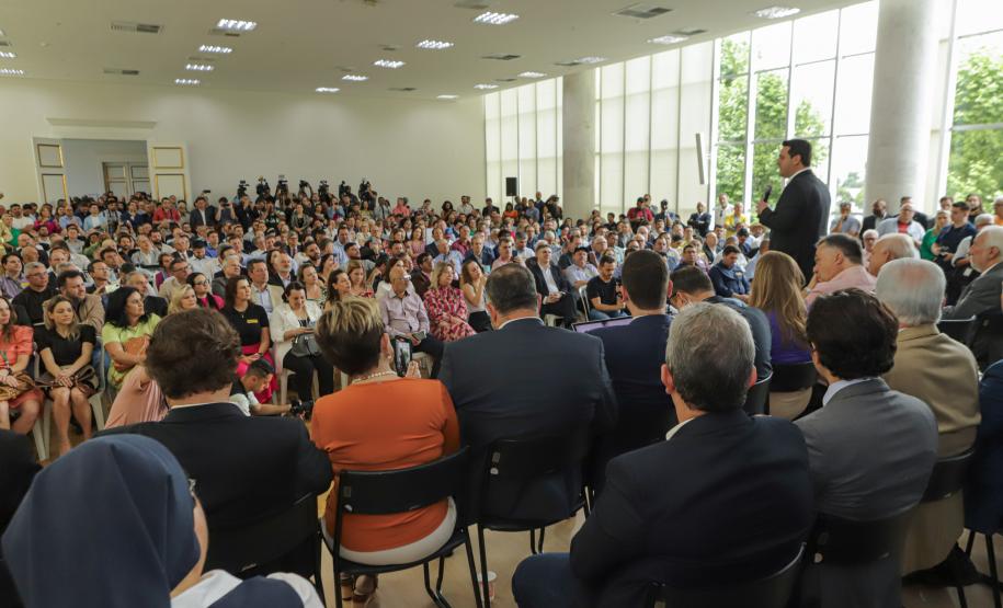 Governador libera mais R$ 403 milhões para a saúde e entrega novos carros e ambulâncias