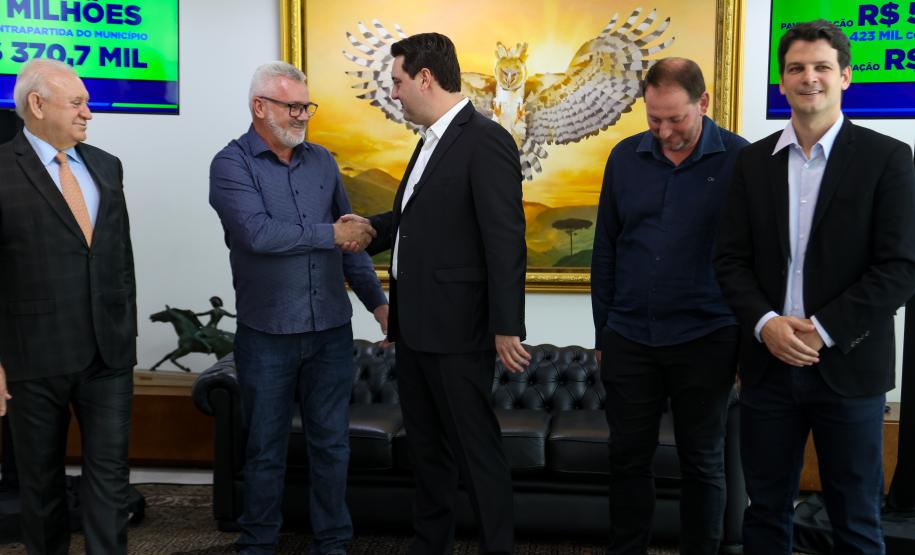 Asfalto Novo, Vida Nova: governador libera R$ 45,3 milhões para 11 municípios