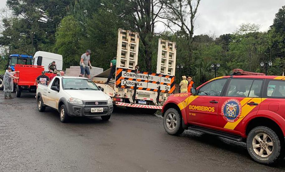 A Defesa Civil do Paraná divulgou um balanço neste domingo (08) que aponta 40 municípios afetados pelos eventos meteorológicos que atingem o estado desde o ultimo diz 03. A estimativa é que mais de 13 mil pessoas tenham sido afetadas pelo mau tempo