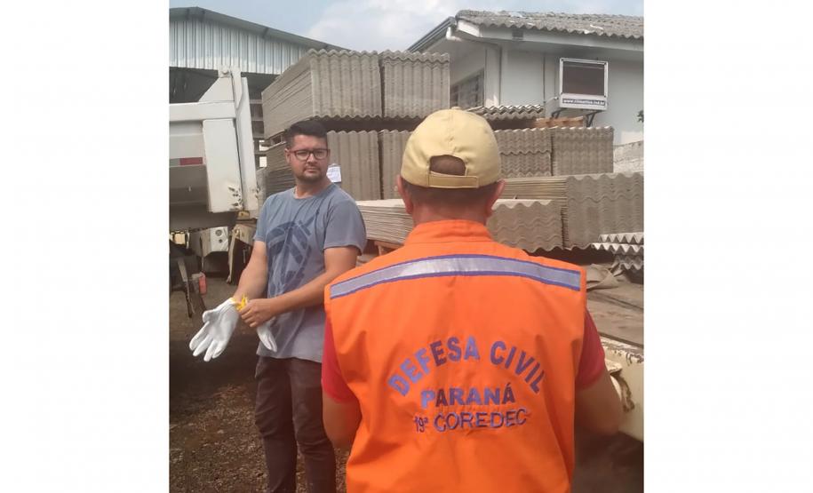 A Defesa Civil do Paraná divulgou um balanço neste domingo (08) que aponta 40 municípios afetados pelos eventos meteorológicos que atingem o estado desde o ultimo diz 03. A estimativa é que mais de 13 mil pessoas tenham sido afetadas pelo mau tempo