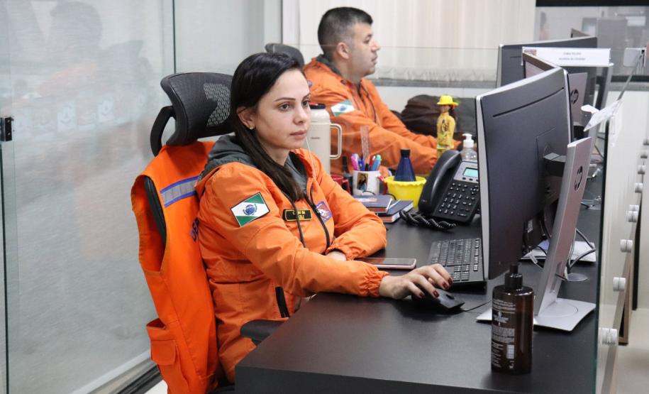 A Defesa Civil do Paraná divulgou um balanço neste domingo (08) que aponta 40 municípios afetados pelos eventos meteorológicos que atingem o estado desde o ultimo diz 03. A estimativa é que mais de 13 mil pessoas tenham sido afetadas pelo mau tempo