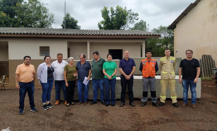 A Defesa Civil do Paraná divulgou um balanço neste domingo (08) que aponta 40 municípios afetados pelos eventos meteorológicos que atingem o estado desde o ultimo diz 03. A estimativa é que mais de 13 mil pessoas tenham sido afetadas pelo mau tempo