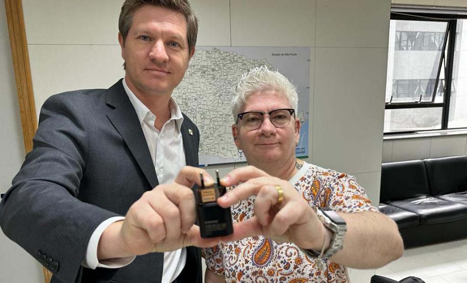 Procon e Samsung assinam acordo para entrega de carregadores aos consumidores