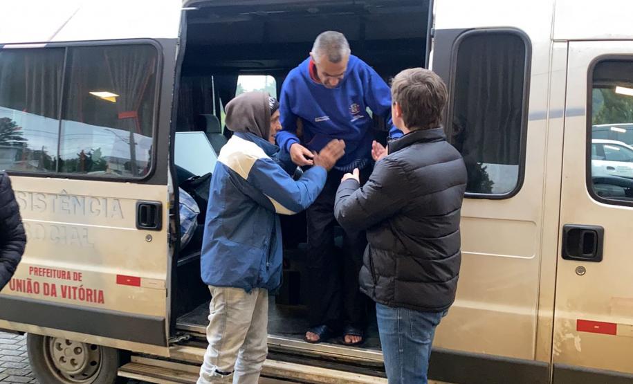 Primeiras famílias desabrigadas pelas chuvas começam a ser acolhidas em hotel