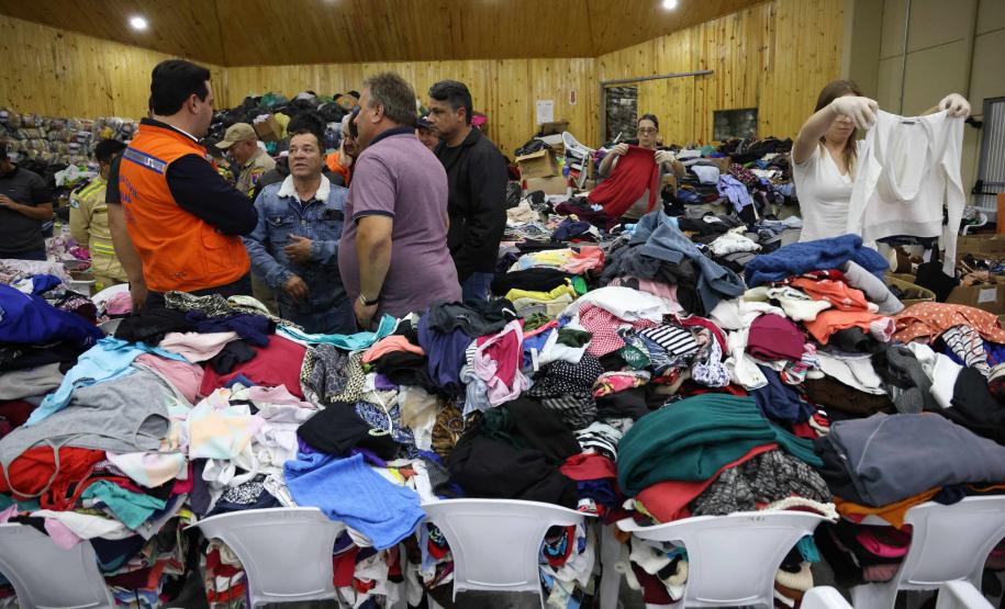 Governador visita São Mateus do Sul, uma das cidades mais afetadas pelas chuvas