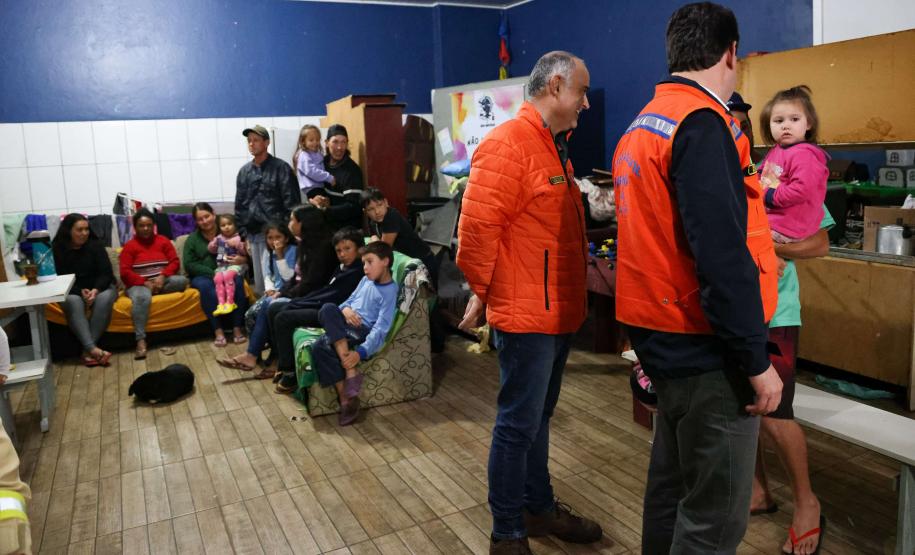 Governador visita São Mateus do Sul, uma das cidades mais afetadas pelas chuvas