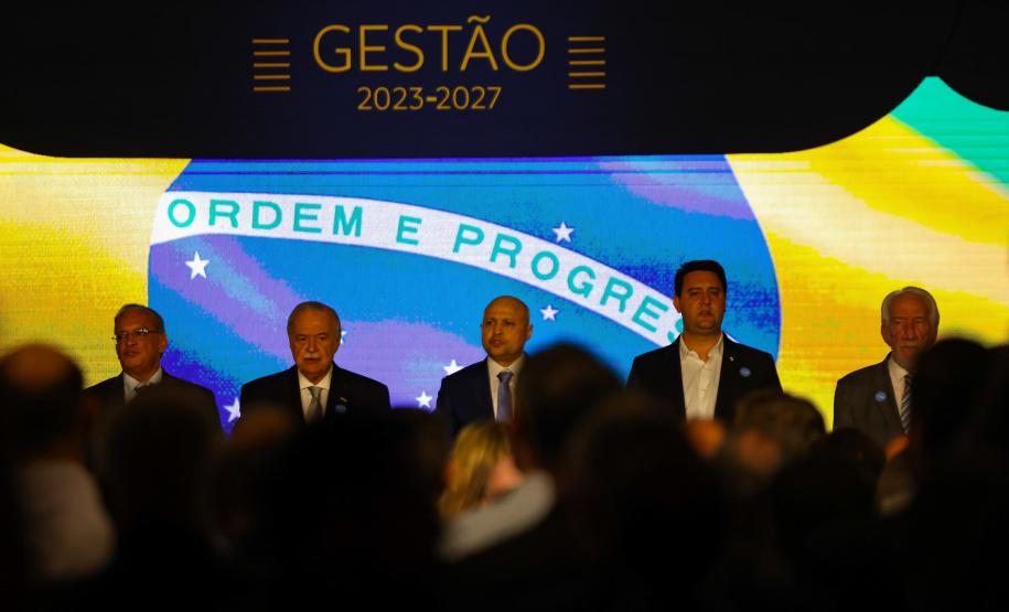 Setor industrial é determinante para o crescimento do PIB do Paraná, afirma o governador