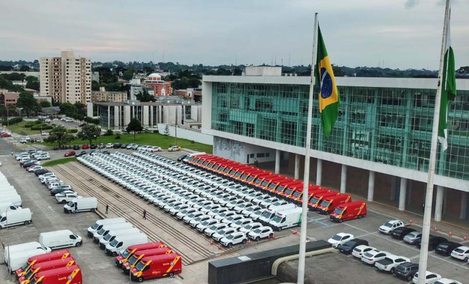 Governador libera mais R$ 403 milhões para a saúde e entrega novos carros e ambulâncias