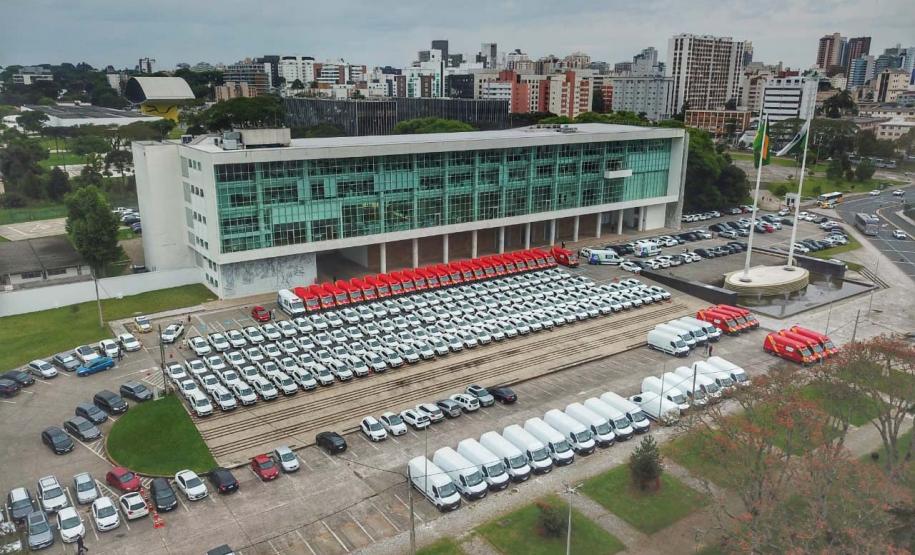 Governador libera mais R$ 403 milhões para a saúde e entrega novos carros e ambulâncias