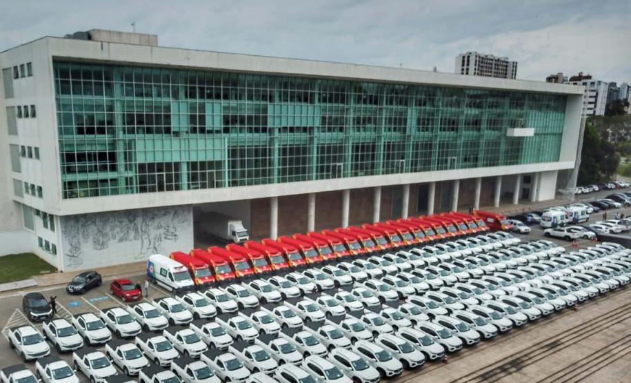 Governador libera mais R$ 403 milhões para a saúde e entrega novos carros e ambulâncias