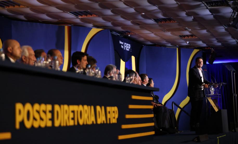 Setor industrial é determinante para o crescimento do PIB do Paraná, afirma o governador