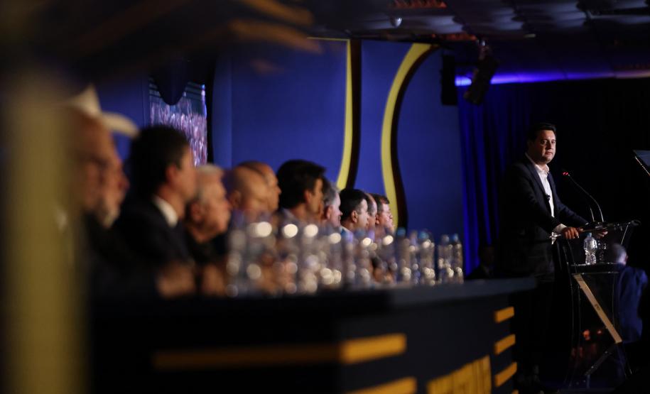 Setor industrial é determinante para o crescimento do PIB do Paraná, afirma o governador