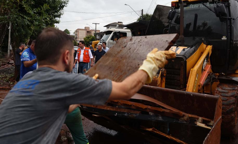 Governador acompanha atendimento à população de Dois Vizinhos e reforça apoio a municípios