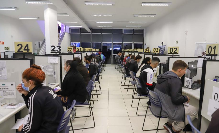 Agências do Trabalhador iniciam a semana com a oferta de 16.487 vagas, maior número do ano