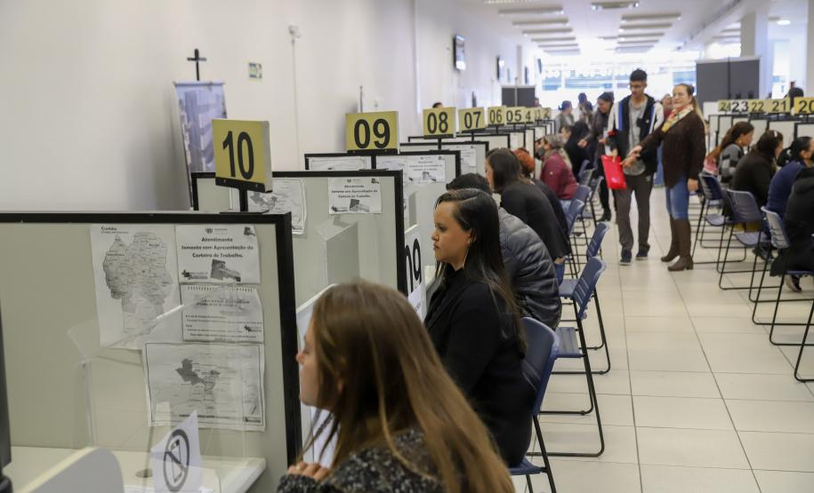 Agências do Trabalhador iniciam a semana com a oferta de 15,4 mil vagas no Paraná