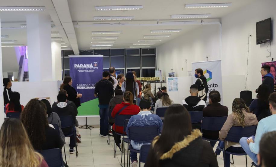 Agências do Trabalhador iniciam a semana com a oferta de 16.487 vagas, maior número do ano