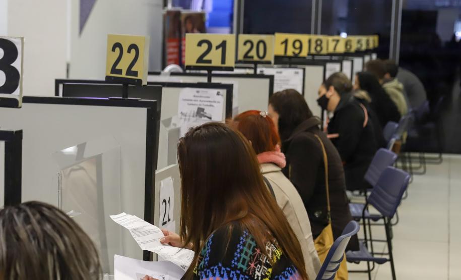 Agências do Trabalhador iniciam a semana com a oferta de 15,4 mil vagas no Paraná