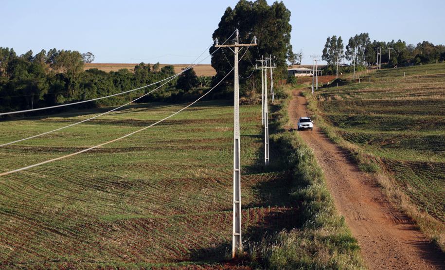 Com 14,5 mil km de redes, Paraná Trifásico chega a 87% dos municípios do Estado