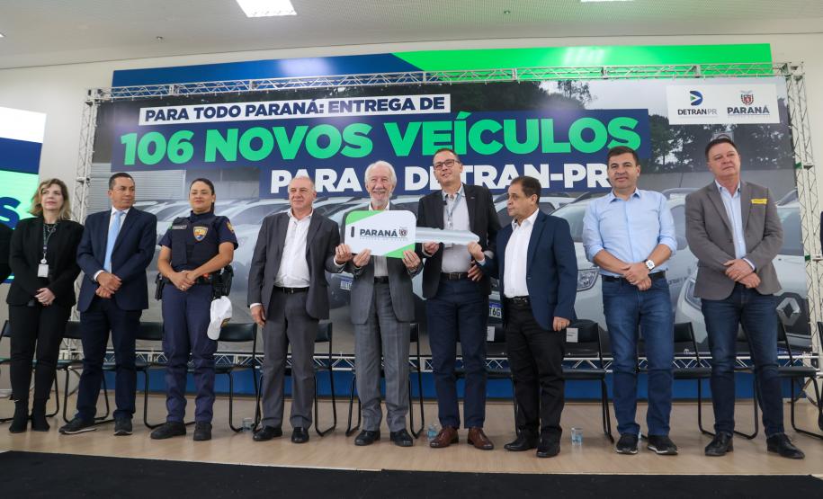 Estado entrega 106 veículos e equipamentos para reforçar atendimentos do Detran-PR