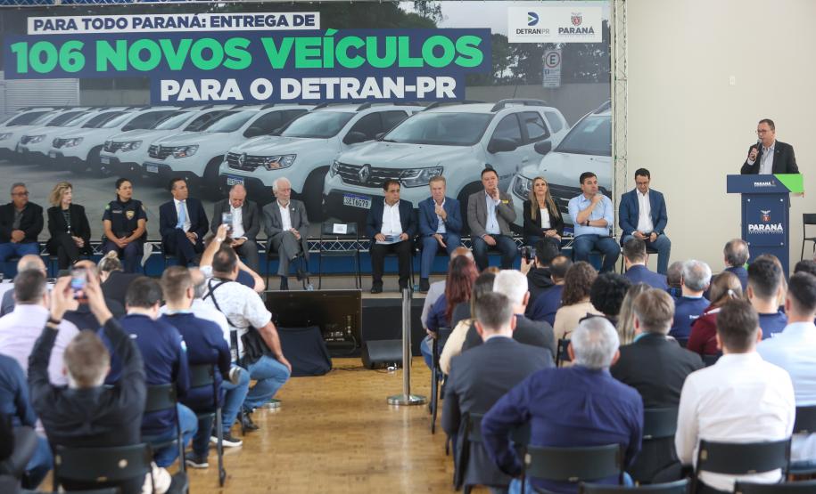Estado entrega 106 veículos e equipamentos para reforçar atendimentos do Detran-PR