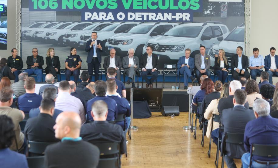Estado entrega 106 veículos e equipamentos para reforçar atendimentos do Detran-PR