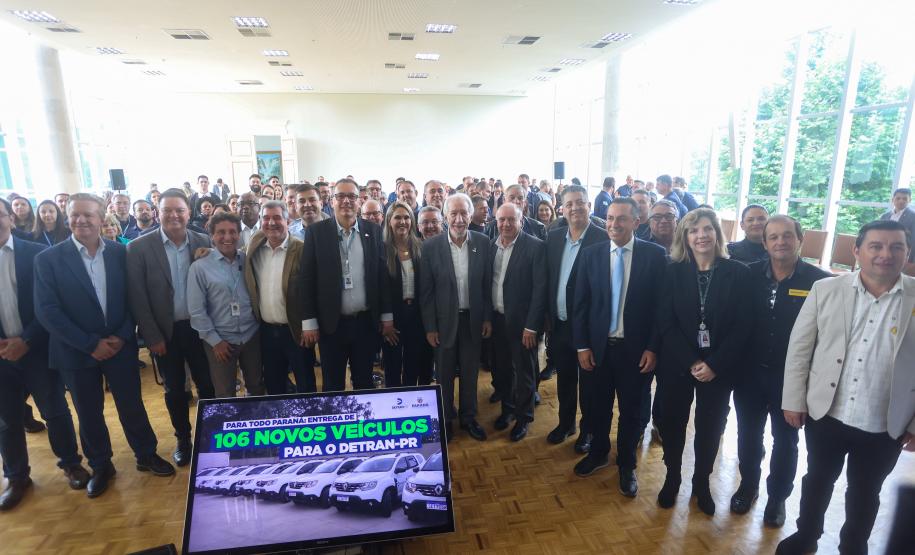 Estado entrega 106 veículos e equipamentos para reforçar atendimentos do Detran-PR