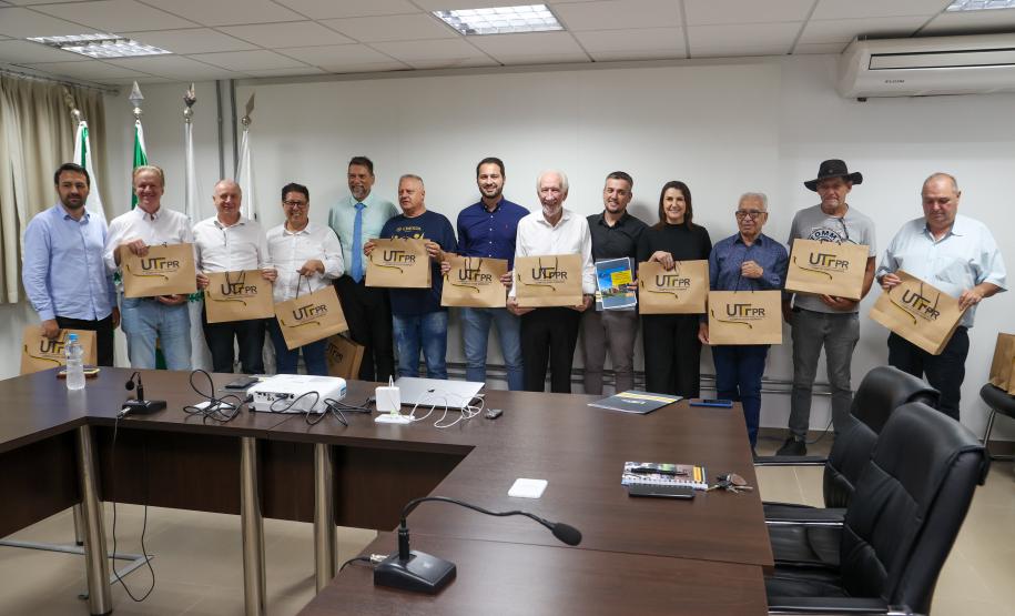 Na abertura da feira de Dois Vizinhos, Estado anuncia R$ 18,9 milhões para ampliar UTI