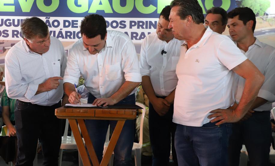 Governador entrega obras no Trevo Gauchão e a duplicação da PR-323 em Umuarama