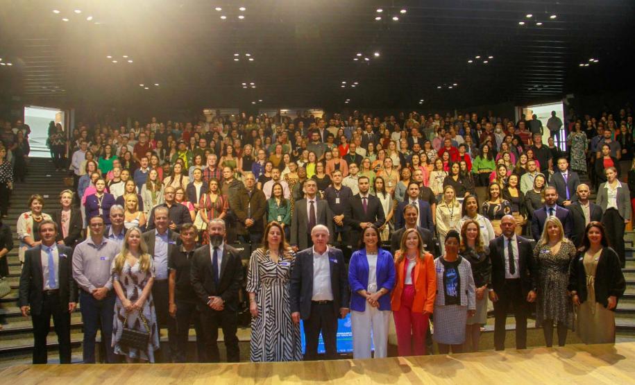 Congresso da CGE reúne 800 pessoas em Curitiba e reforça combate à corrupção