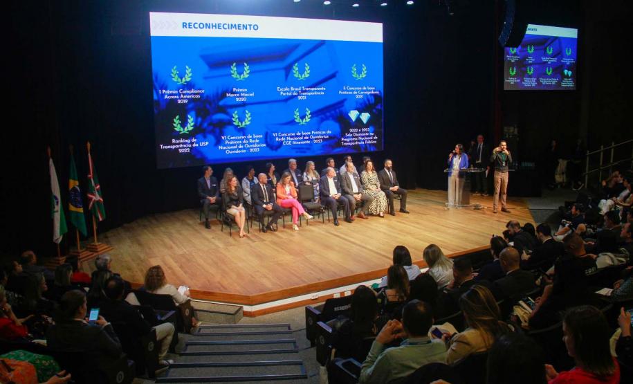 Congresso da CGE reúne 800 pessoas em Curitiba e reforça combate à corrupção