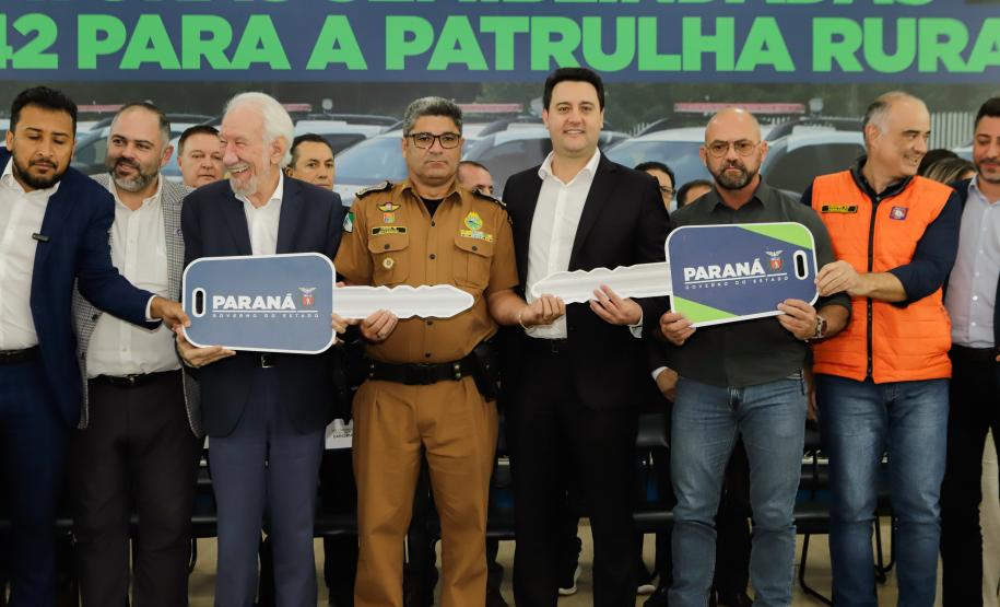 Governador entrega 142 novas viaturas para a Polícia Militar e caminhões para Defesa Civil