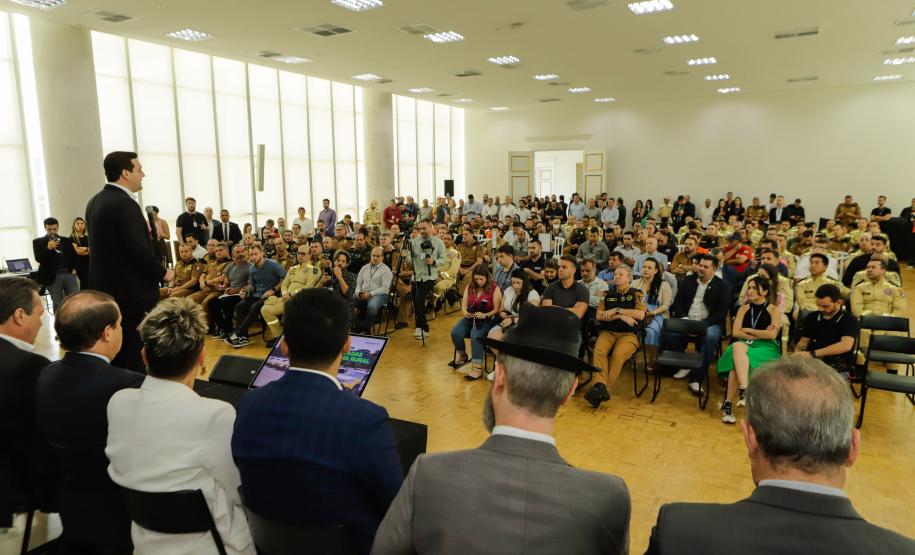 Governador entrega 142 novas viaturas para a Polícia Militar e caminhões para Defesa Civil