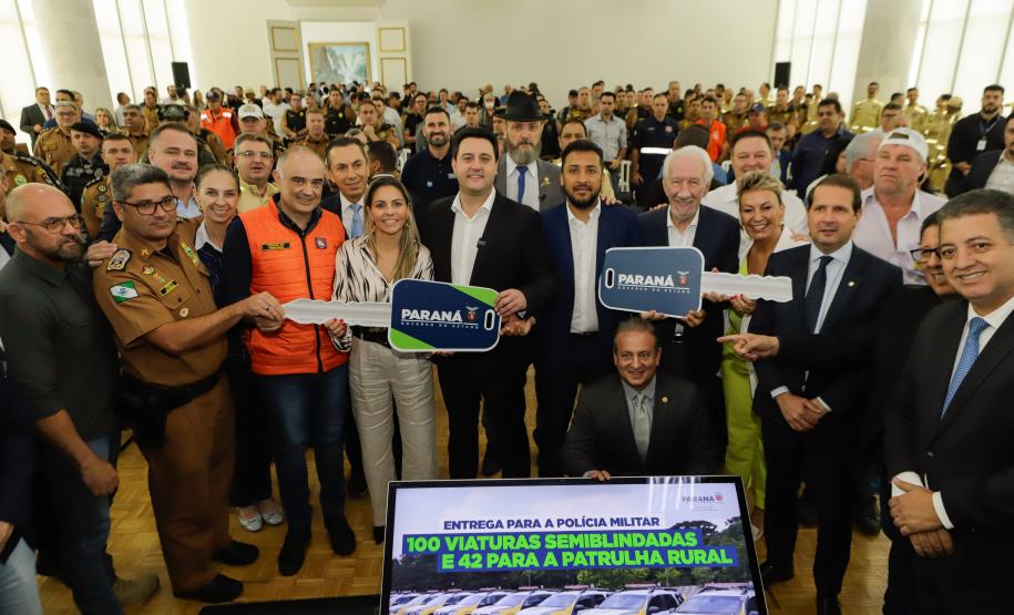 Governador entrega 142 novas viaturas para a Polícia Militar e caminhões para Defesa Civil