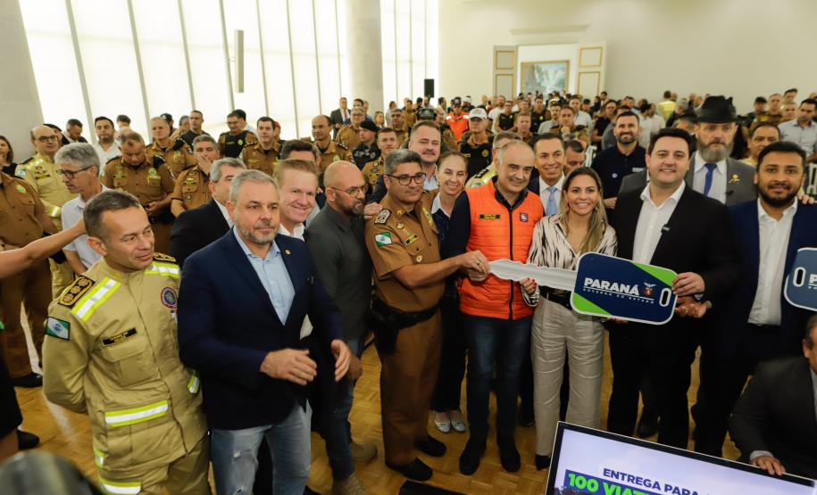 Governador entrega 142 novas viaturas para a Polícia Militar e caminhões para Defesa Civil