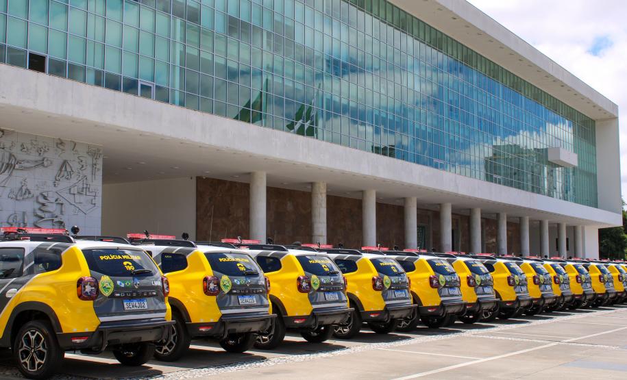Governador entrega 142 novas viaturas para a Polícia Militar e caminhões para Defesa Civil