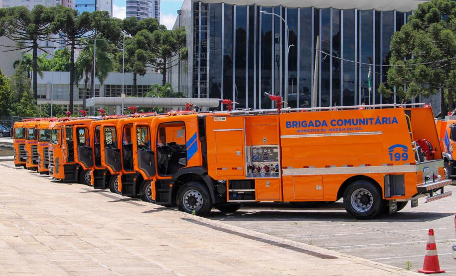 Governador entrega 142 novas viaturas para a Polícia Militar e caminhões para Defesa Civil
